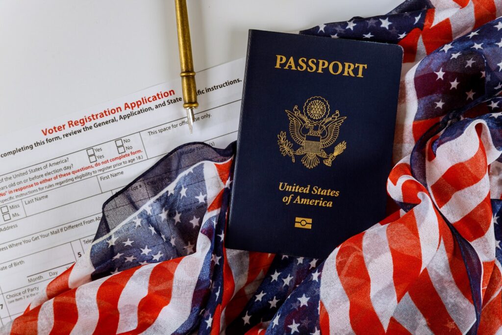 Voter registration application presidential us election with united states passports usa flag 73110 6626 Passaportes americanos e aplicação de visto - serviços de imigração internacional